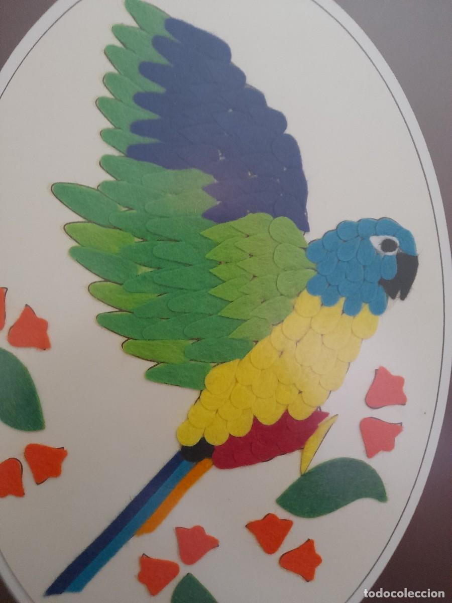 Otros objetos de arte: Cuadro de periquito de Samoa realizdo en pa&ntilde;o - Foto 2