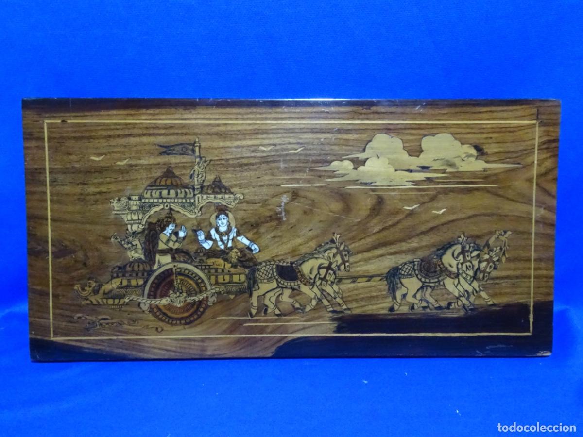 Otros objetos de arte: TABLA DE MADERA NO LE CON MARQUETERIA. ARTE ORIENTAL. - Foto 1