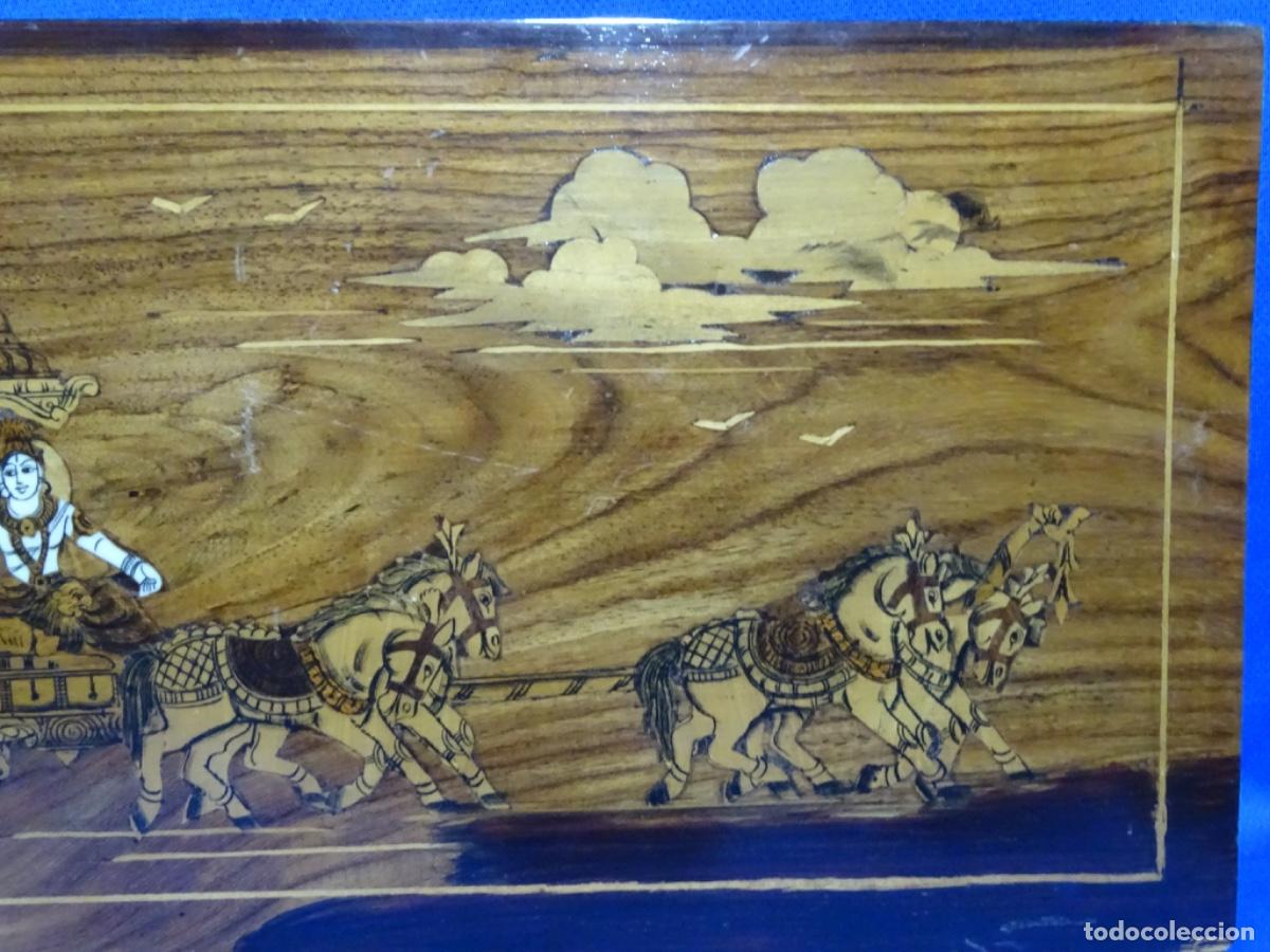 Otros objetos de arte: TABLA DE MADERA NO LE CON MARQUETERIA. ARTE ORIENTAL. - Foto 3