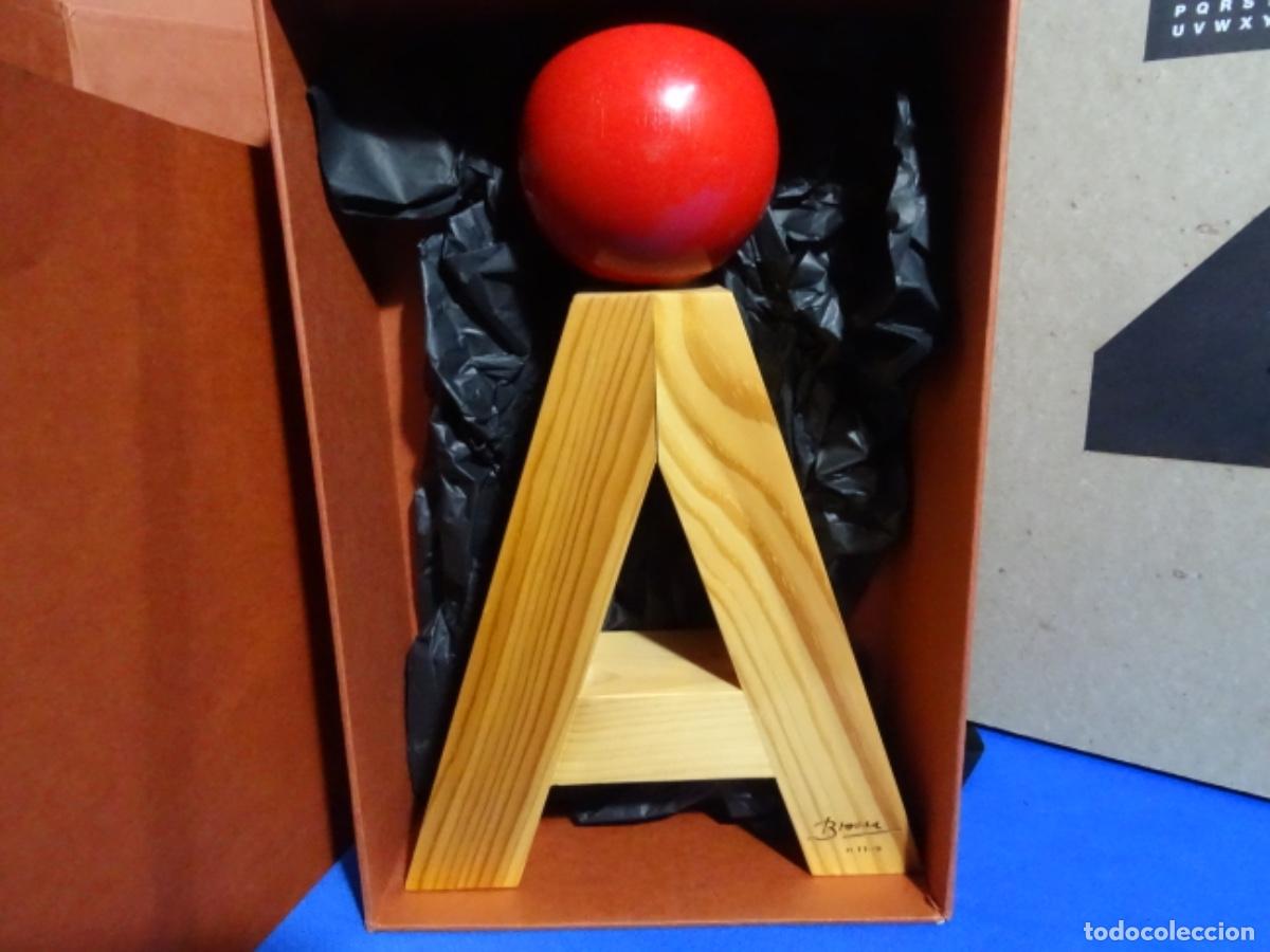 Otros objetos de arte: JOAN BROSSA. POEMA VISUAL. ESCULTURA EN MADERA. - Foto 2