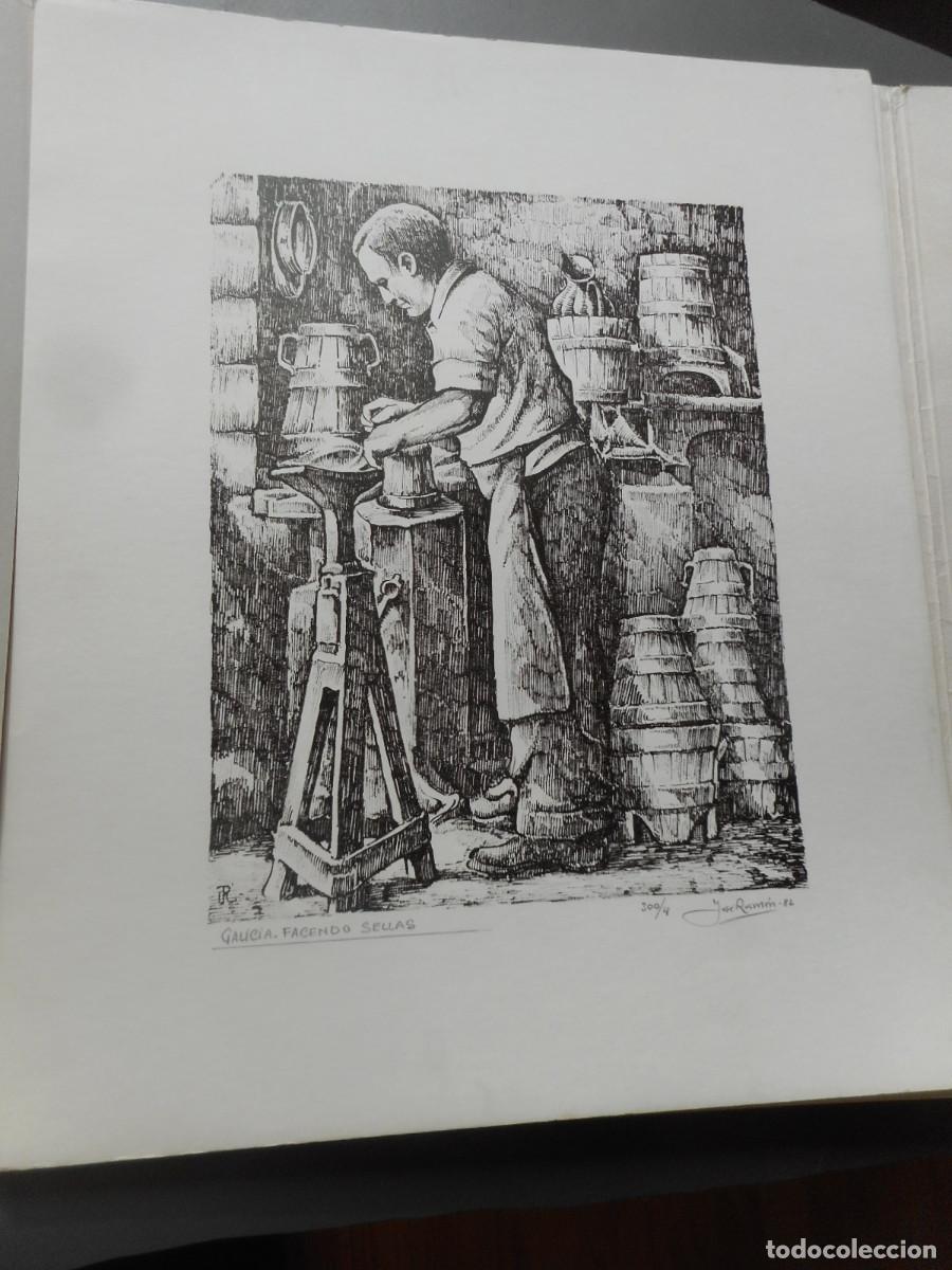 Other art objects: Jose Ram&oacute;n - Dibuxos da nosa terra , Facendo sellas, firmado a mano y numerado (4/300), 1982