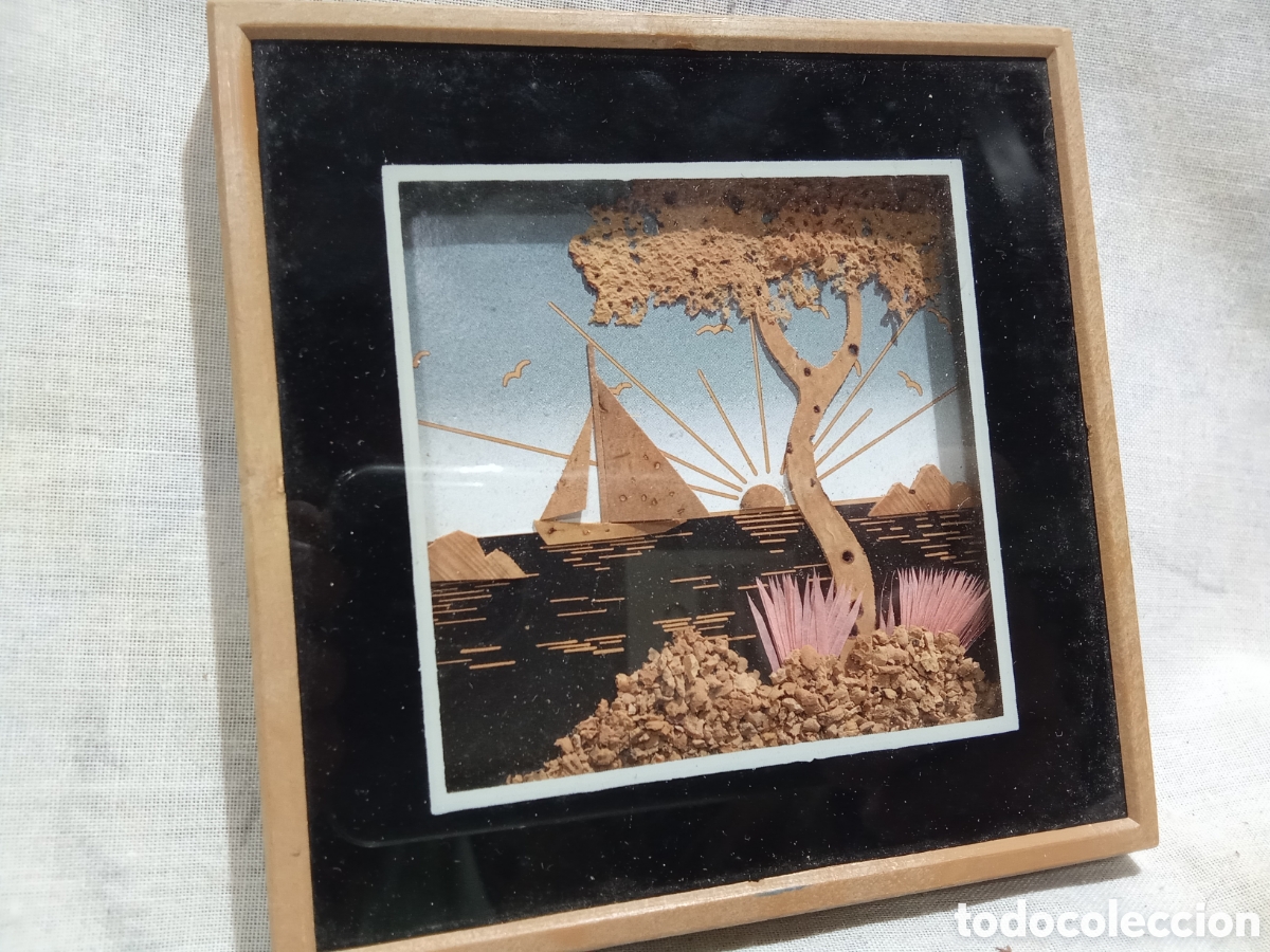 Otros objetos de arte: CURIOSO CUADRO HECHO CON CORCHO - Foto 1