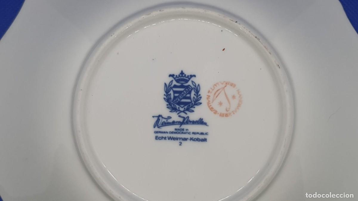 Otros objetos de arte: 2 PLATOS PORCELANA WEIMAR. COBALTO. - Foto 2