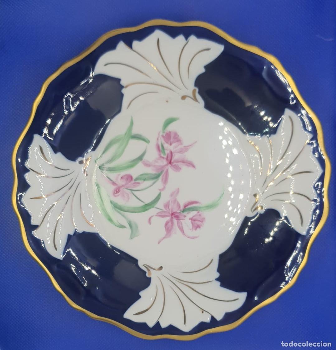 Otros objetos de arte: 2 PLATOS PORCELANA WEIMAR. COBALTO. - Foto 3