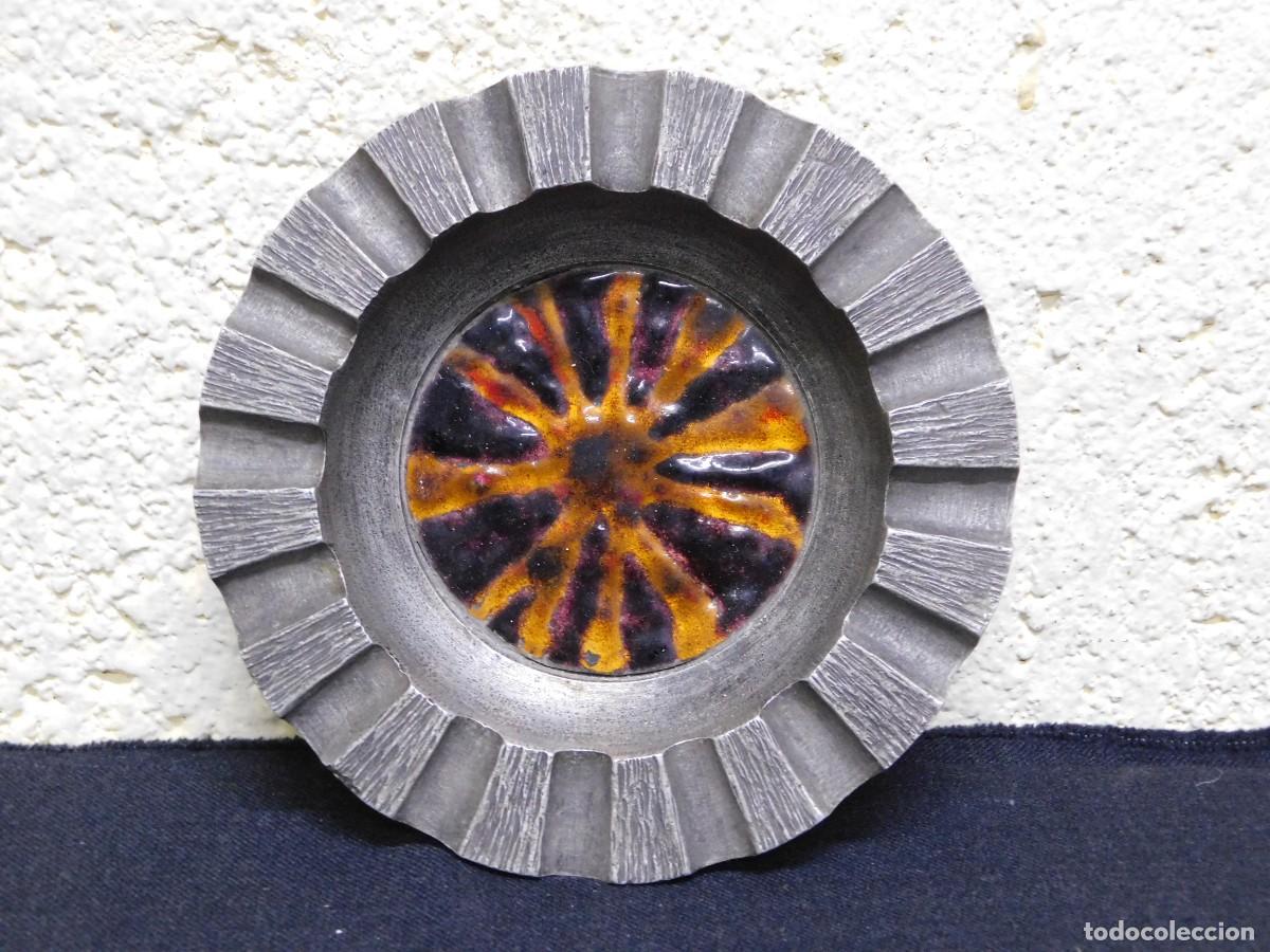Otros objetos de arte: PLATO ALUMINIO Y ESMALTE - JOAN MAYN&Eacute; - Foto 1