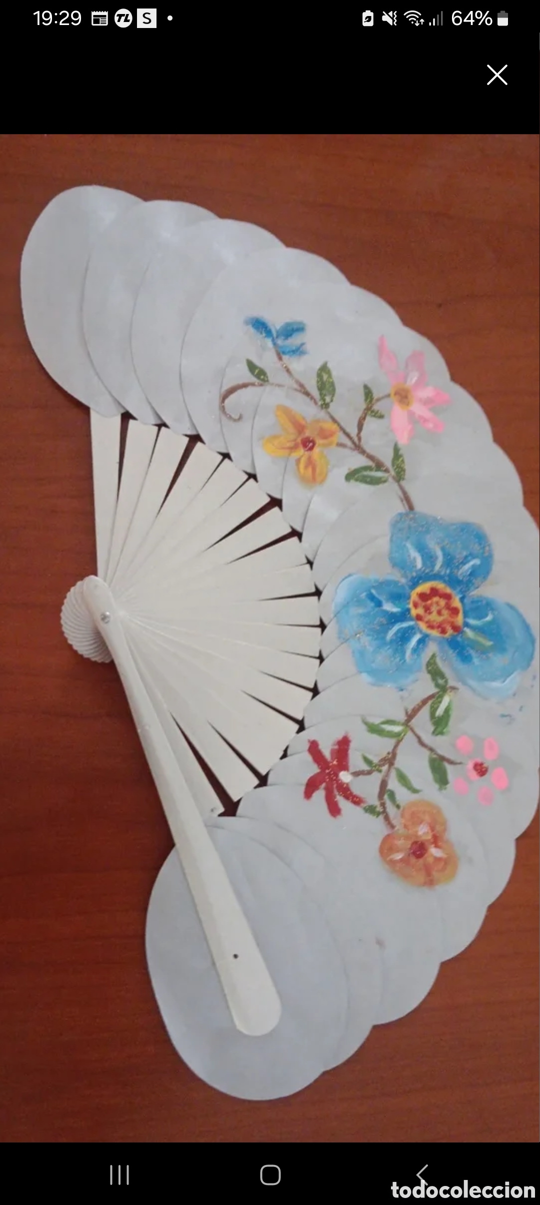 Otros objetos de arte: Abanico de p&eacute;talos pintado a mano - Foto 1
