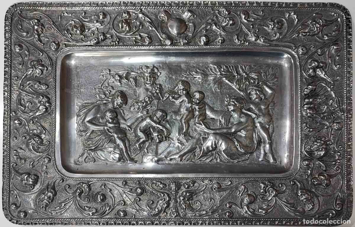 Otros objetos de arte: Cuadro plateado repujado antiguo - Foto 1