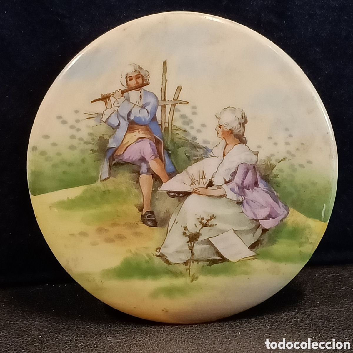 Otros objetos de arte: Esmalte antiguo con escena rom&aacute;ntica. - Foto 1