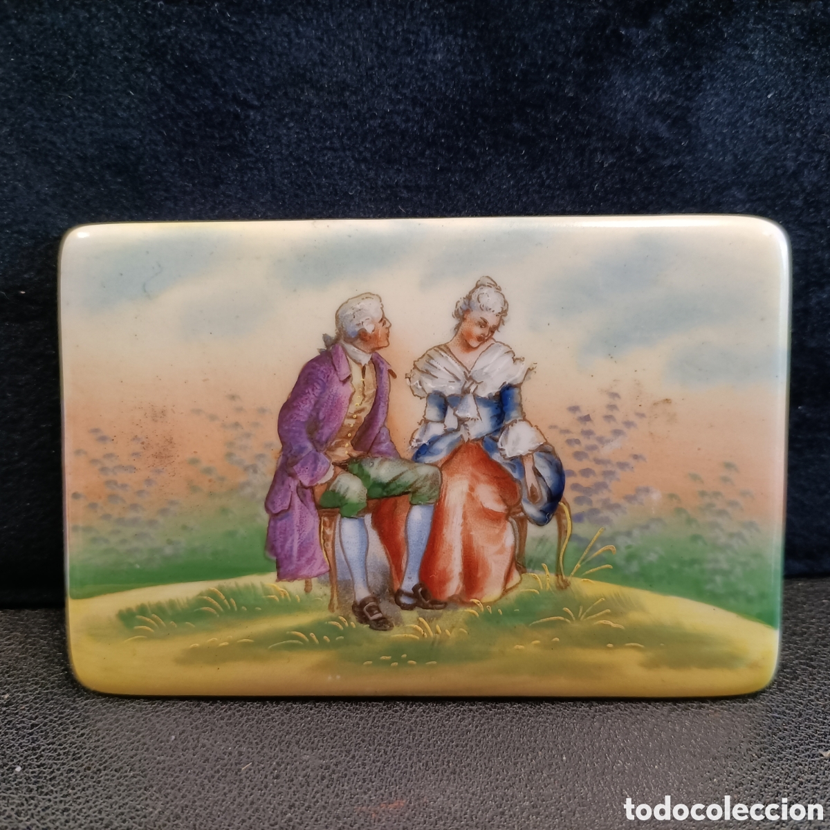 Otros objetos de arte: Esmalte antiguo con escena rom&aacute;ntica. - Foto 1