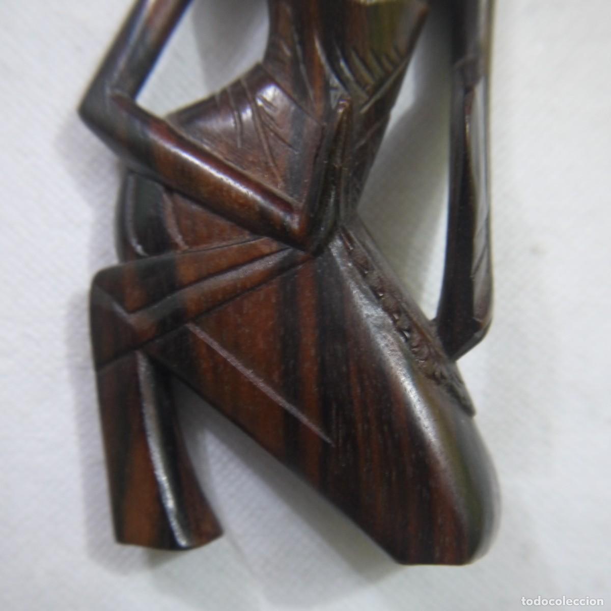 Otros objetos de arte: FIGURA DE MUJER TALLADA EN MADERA - Foto 4