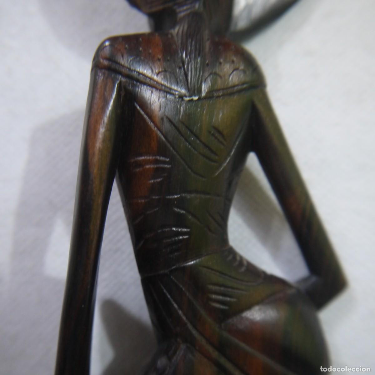 Otros objetos de arte: FIGURA DE MUJER TALLADA EN MADERA - Foto 7