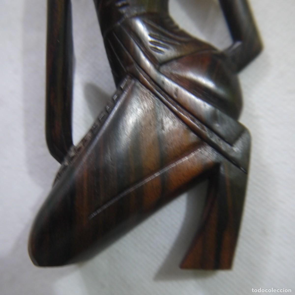 Otros objetos de arte: FIGURA DE MUJER TALLADA EN MADERA - Foto 8