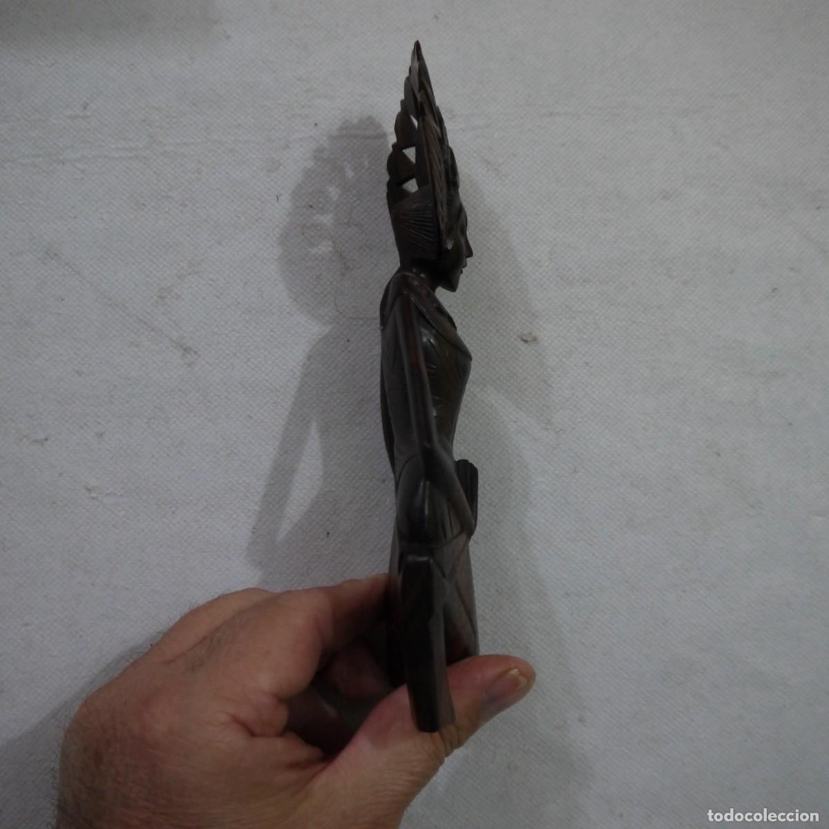 Otros objetos de arte: FIGURA DE MUJER TALLADA EN MADERA - Foto 10