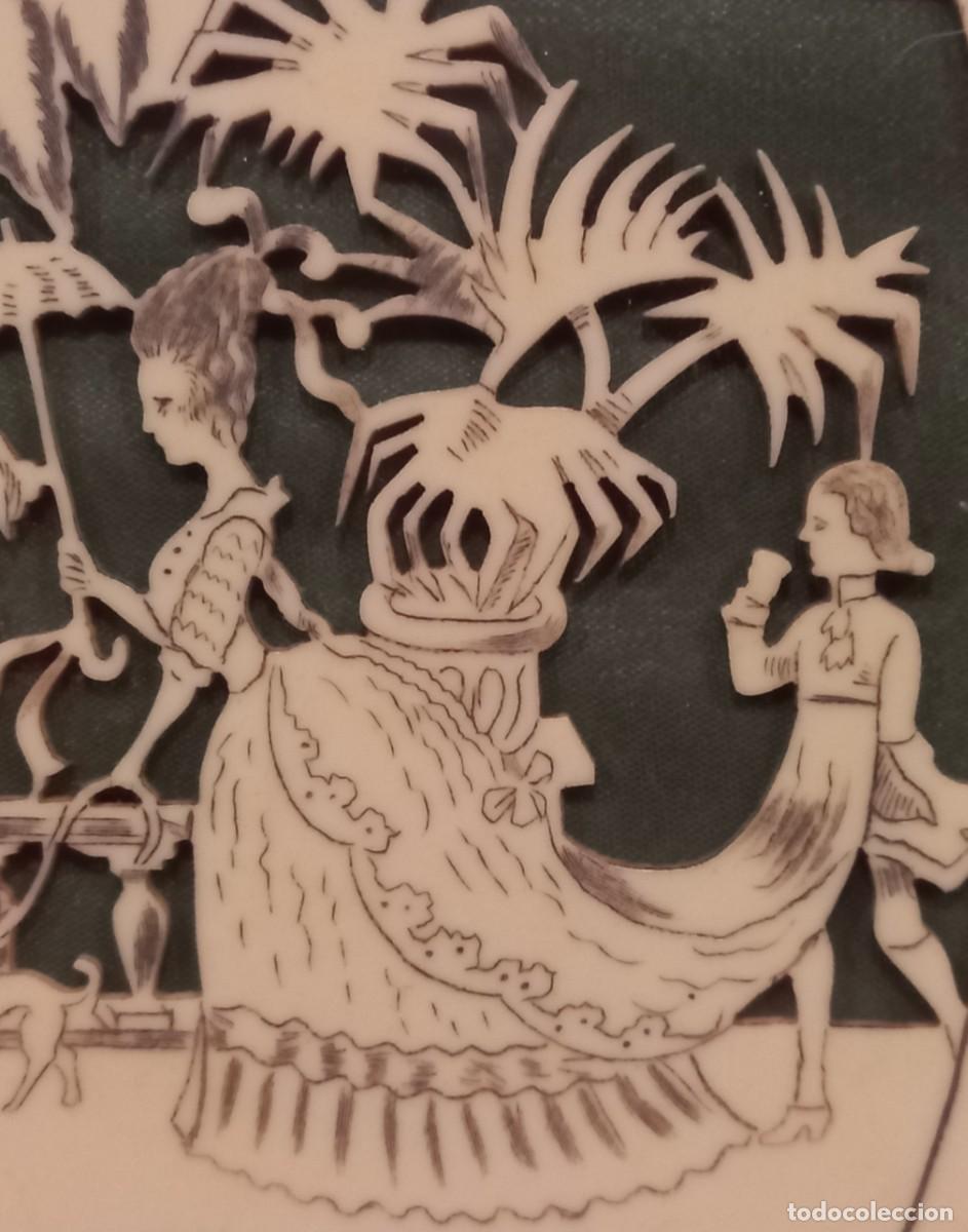 Otros objetos de arte: CUADRO CON PLACA TROQUELADA Y GRABADA A MANO CON ESCENA CORTESANA - Foto 3