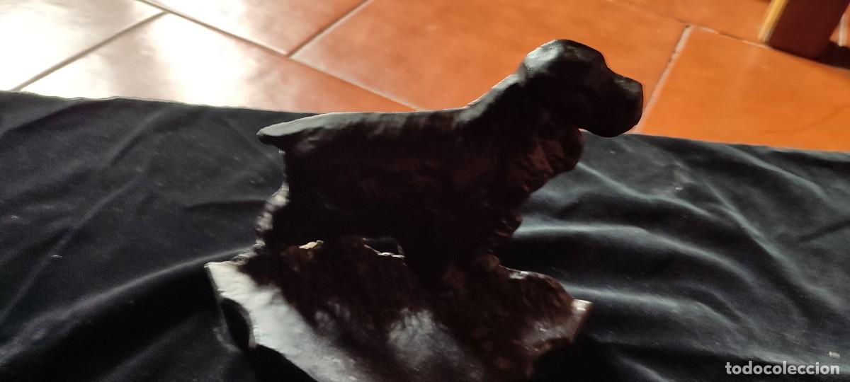 Otros objetos de arte: Figura de metal pintado de cocker spaniel - Foto 1