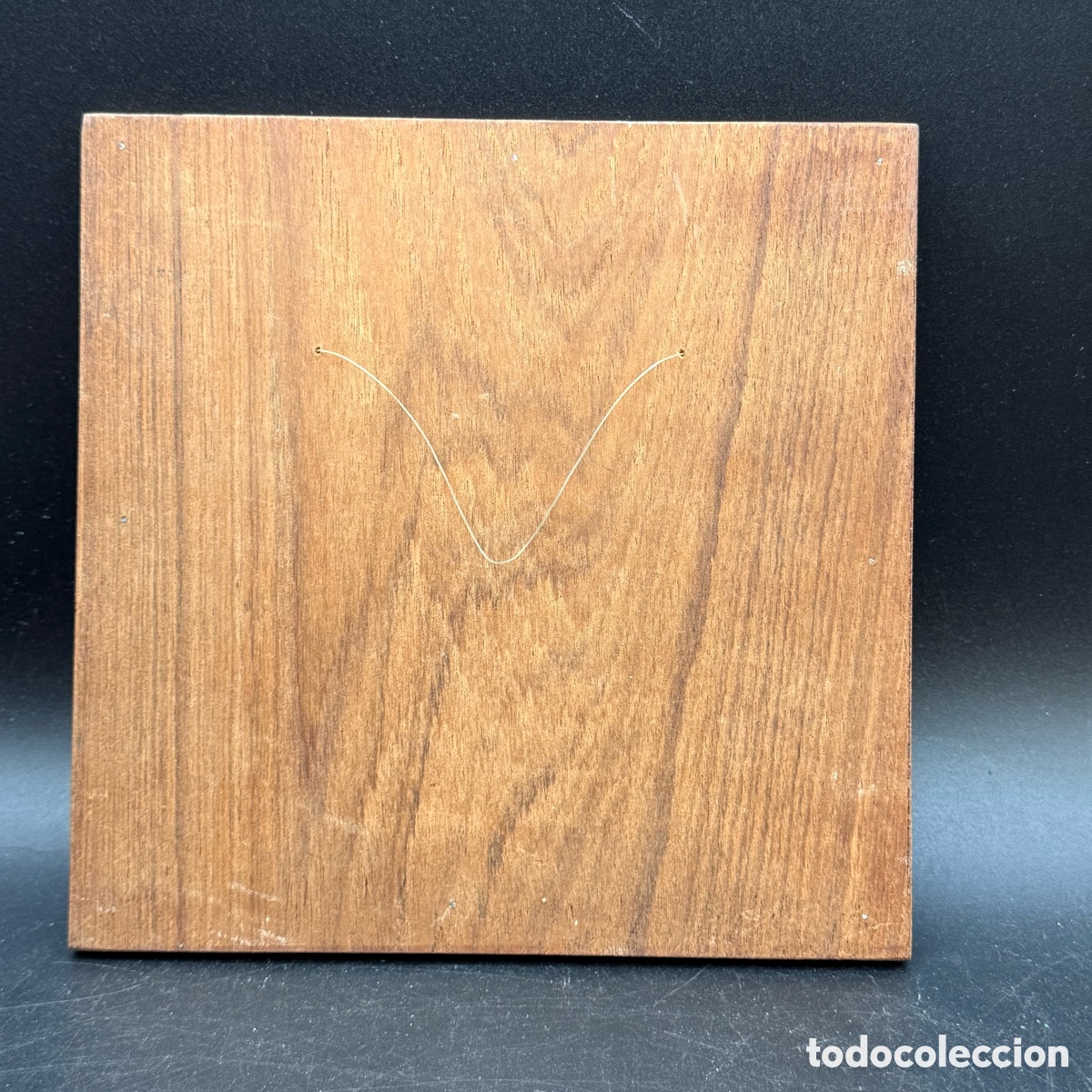 Otros objetos de arte: Cuadro estilo antiguo en madera con medall&oacute;n central 19,5x19,5 cms - Foto 5