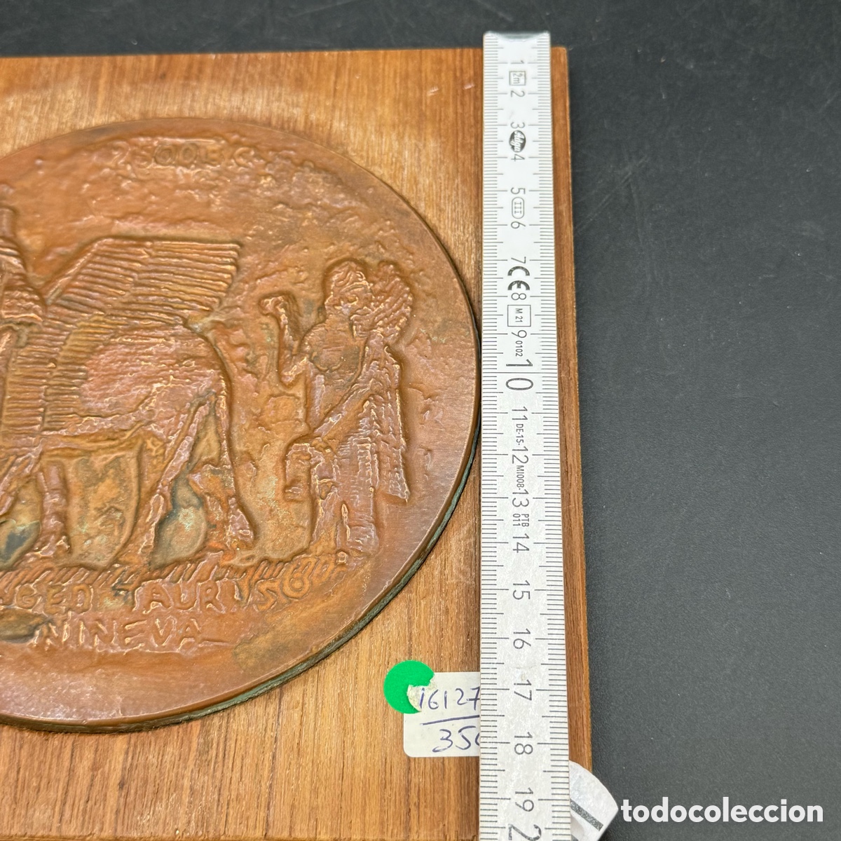 Otros objetos de arte: Cuadro estilo antiguo en madera con medall&oacute;n central 19,5x19,5 cms - Foto 6