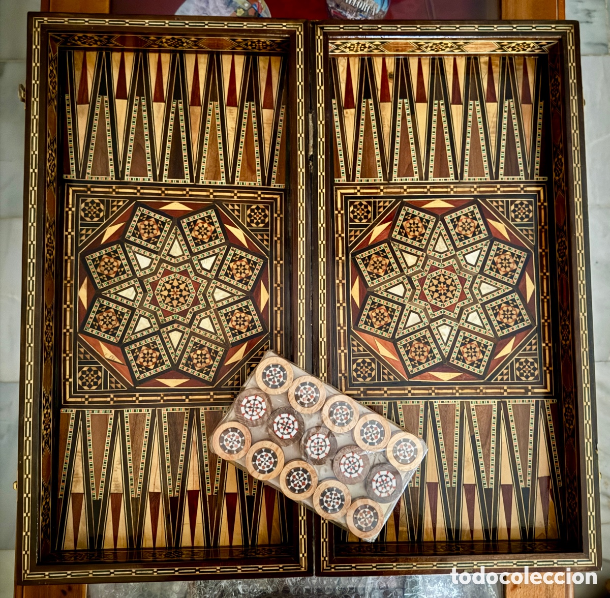 Otros objetos de arte: Juego de backgammon en madera con incrustaciones nacaradas - Foto 2