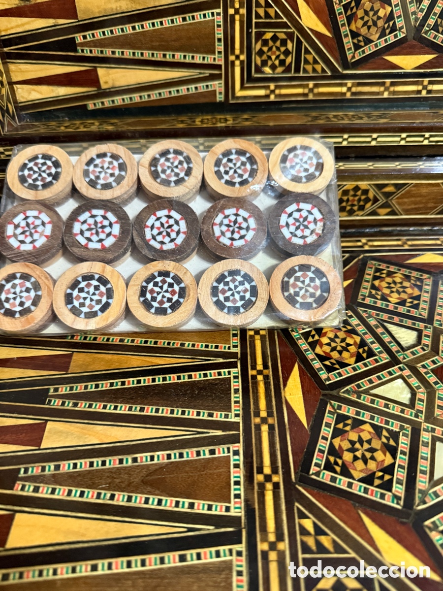 Otros objetos de arte: Juego de backgammon en madera con incrustaciones nacaradas - Foto 4