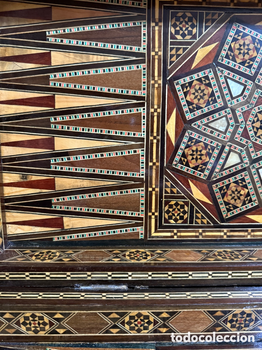 Otros objetos de arte: Juego de backgammon en madera con incrustaciones nacaradas - Foto 5