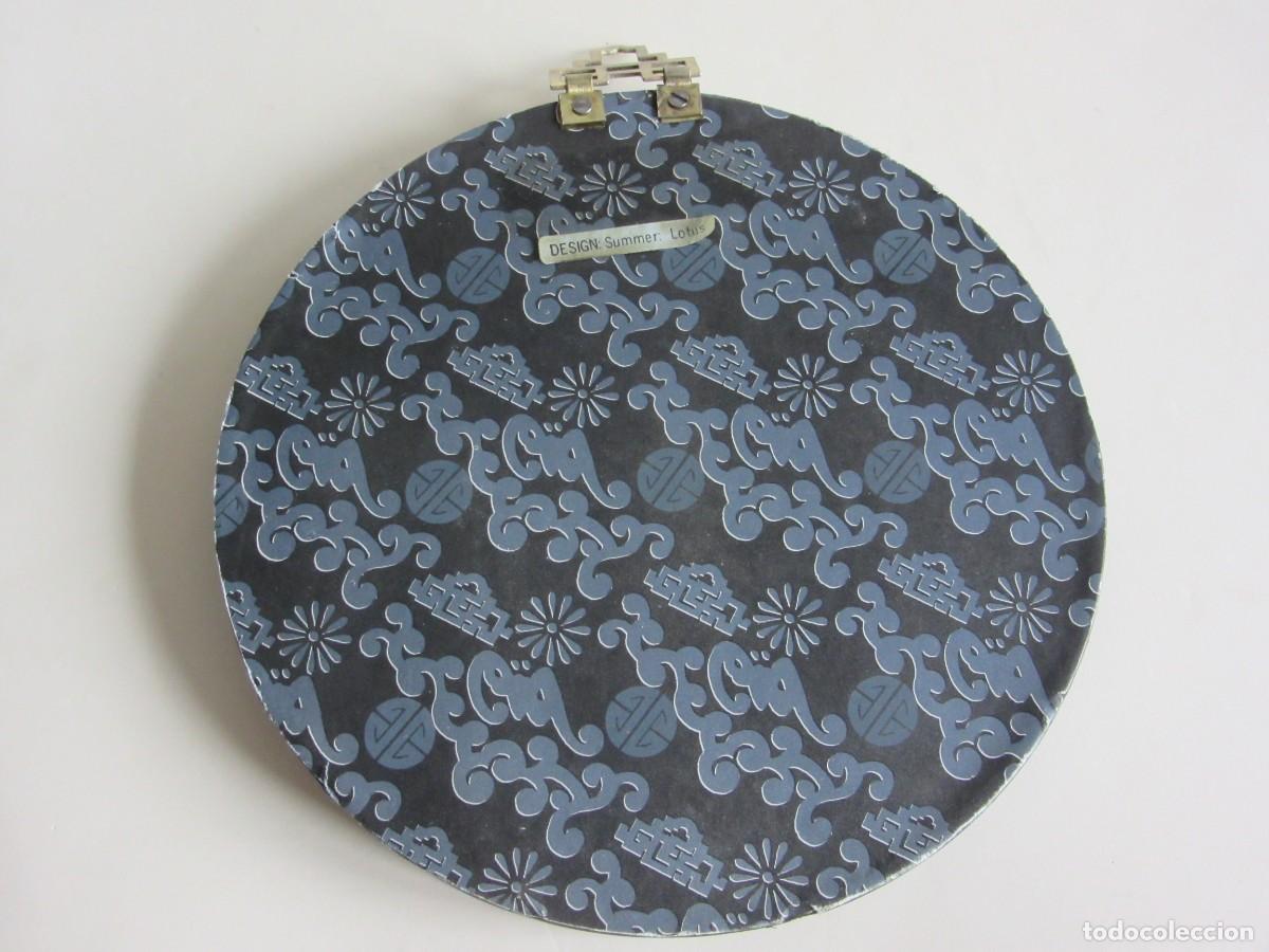 Otros objetos de arte: CUADRO EN FORMATO CIRCULAR CON DECORACION FLORAL - Foto 2