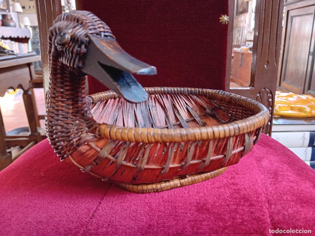 Otros objetos de arte: Pato cesta de mimbre antigua - Foto 1