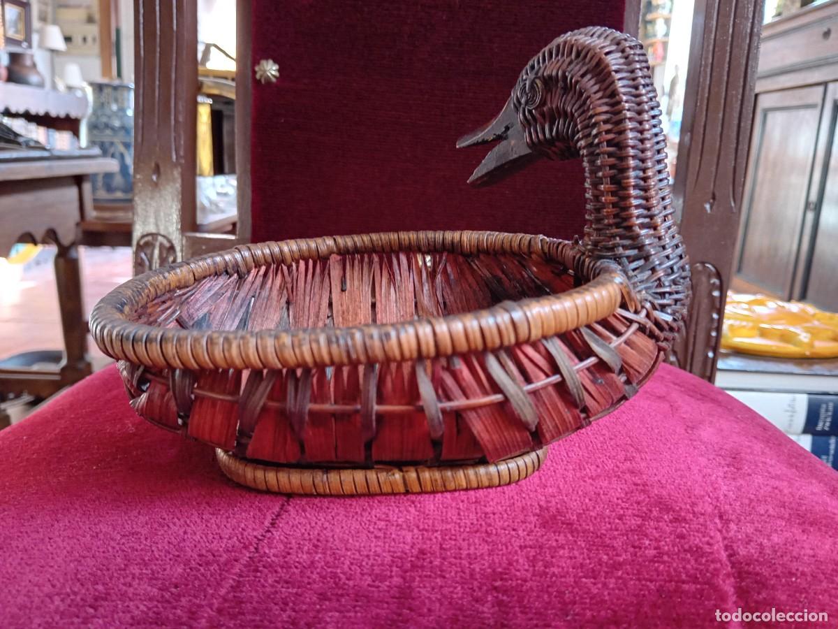 Otros objetos de arte: Pato cesta de mimbre antigua - Foto 3