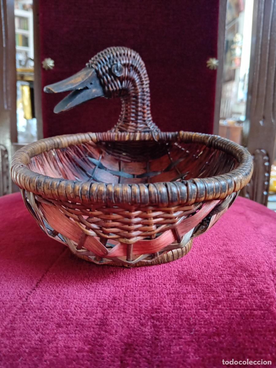 Otros objetos de arte: Pato cesta de mimbre antigua - Foto 4