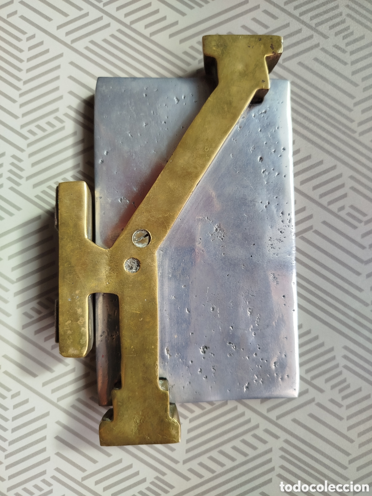 Otros objetos de arte: Letrero lista de bodas en bronce y zinc, de David Marshall. - Foto 3