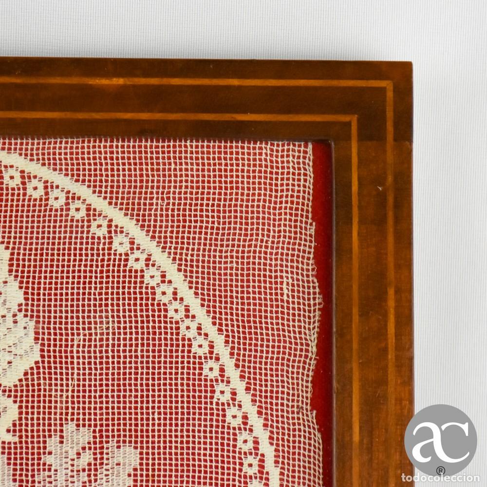 Otros objetos de arte: Quadro em Renda / Bordado Fil&eacute;, emoldurado - Foto 2