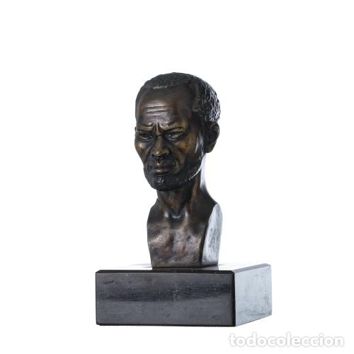Otros objetos de arte: BUSTO DE LATON DE AFRICANO - Foto 1