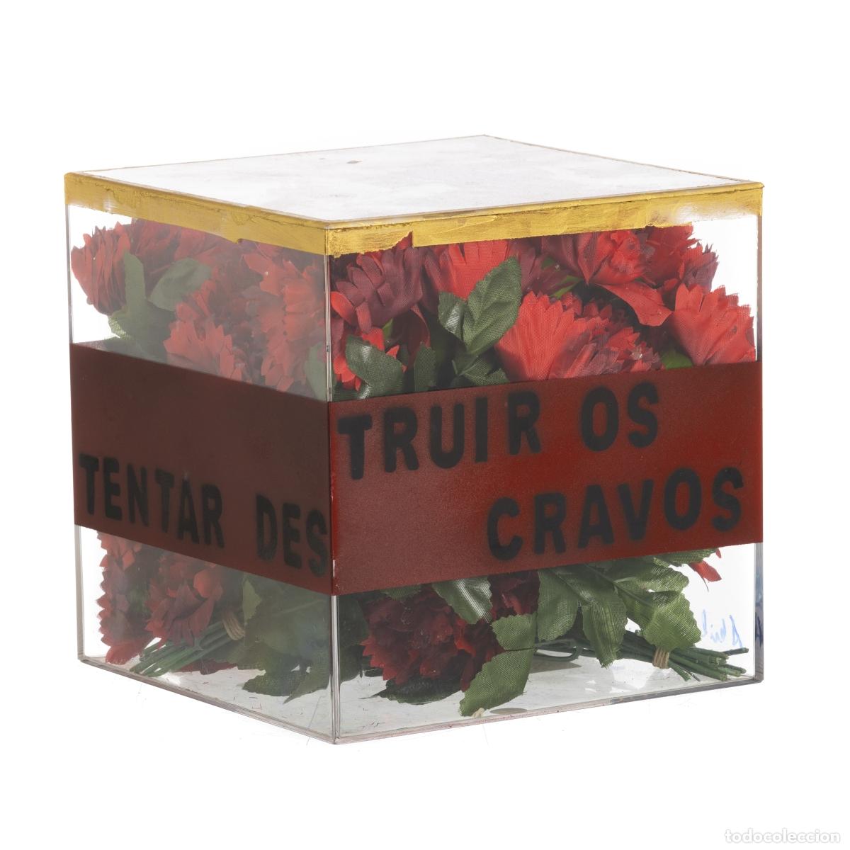 Otros objetos de arte: CAJA CELEBRATIVA DEL 25 DE ABRIL - Foto 1