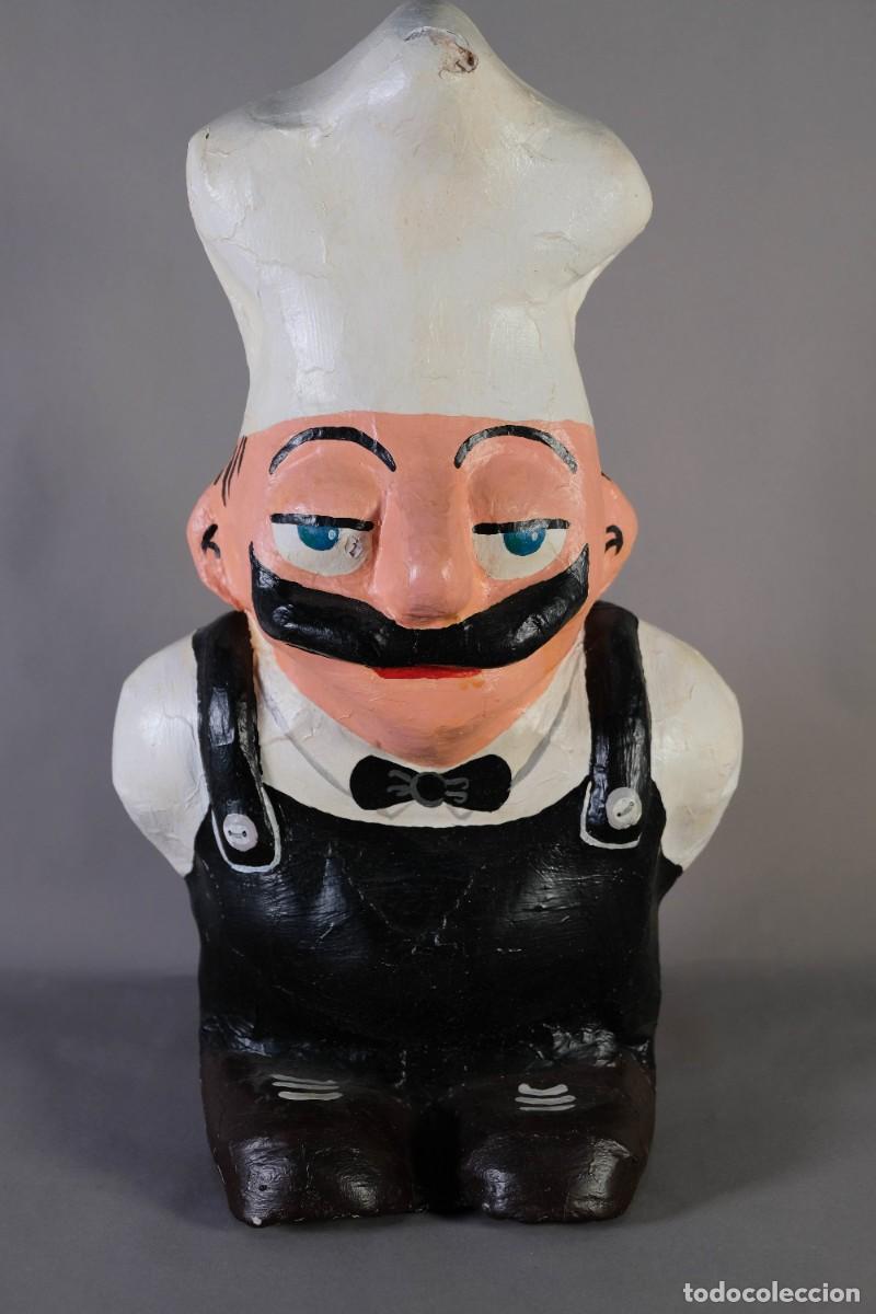 Otros objetos de arte: FIGURA DE CHEF EN CART&Oacute;N PIEDRA - Foto 2