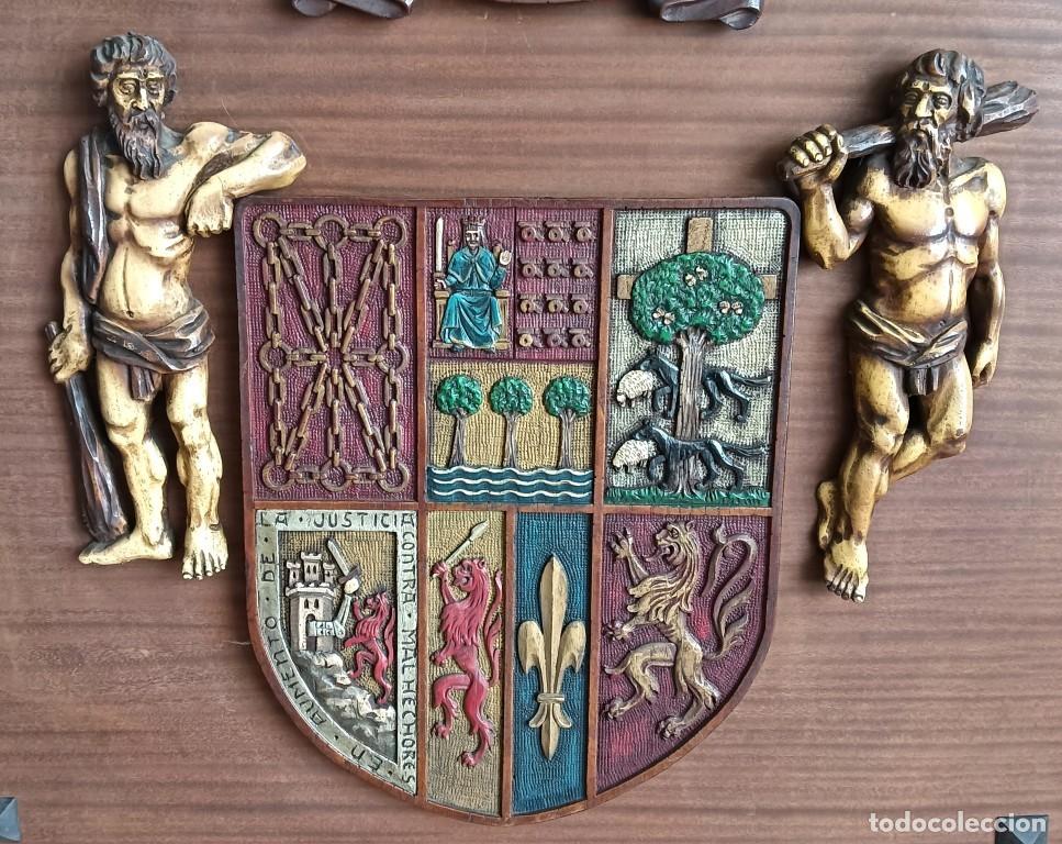 Otros objetos de arte: Cuadro EUSKALERRIA -- Parecen tallas de madera - Foto 2