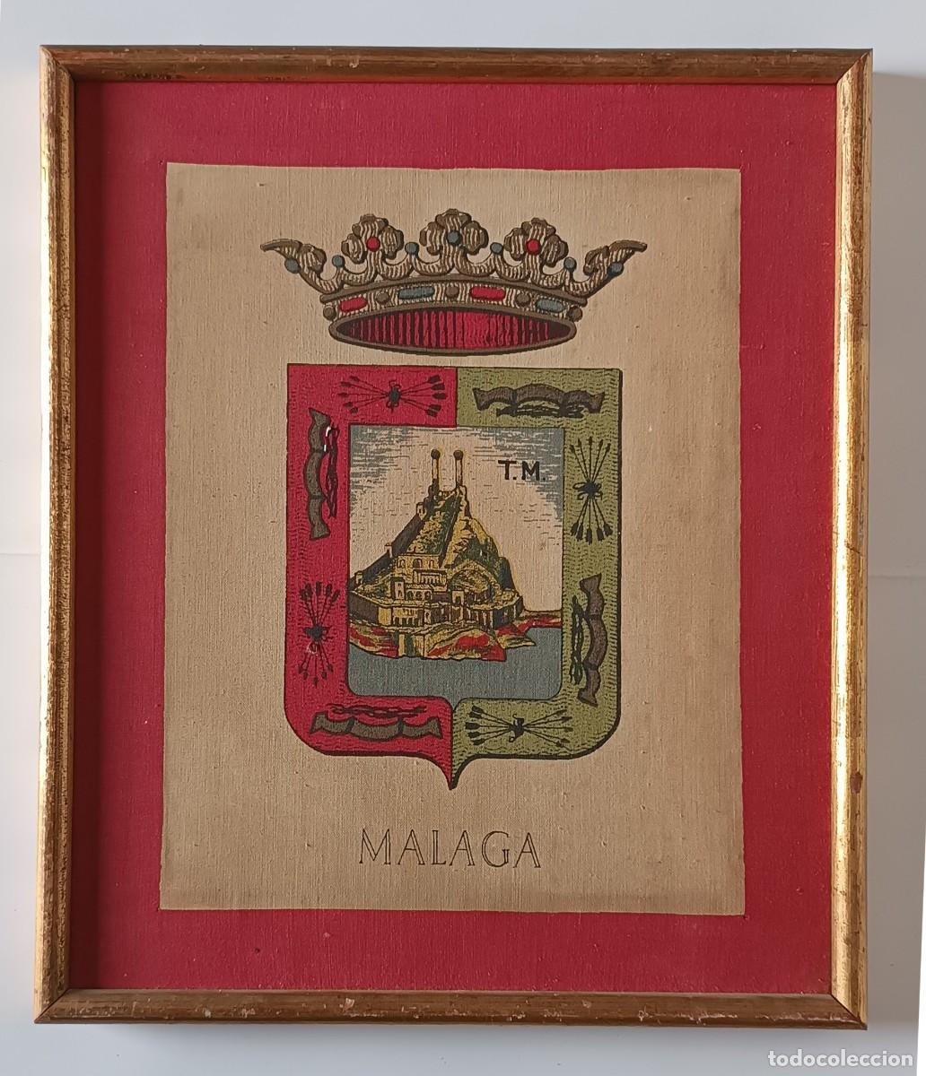 Otros objetos de arte: ANTIGUO ESCUDO DE MALAGA SOBRE BASTIDOR. - Foto 1