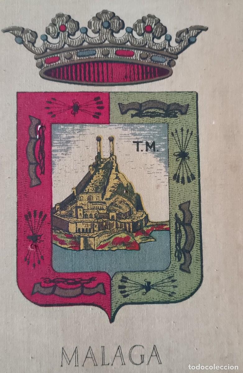 Otros objetos de arte: ANTIGUO ESCUDO DE MALAGA SOBRE BASTIDOR. - Foto 2