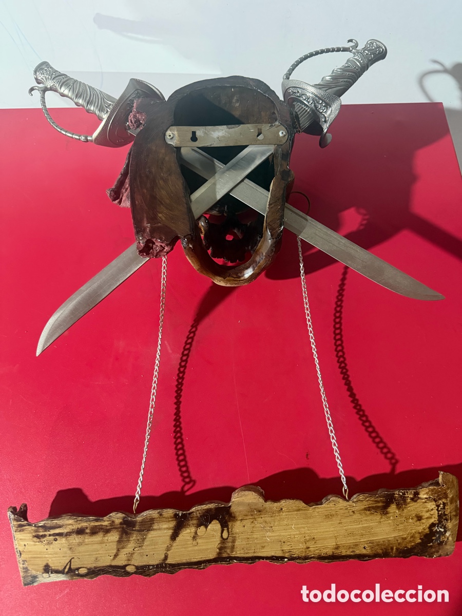 Otros objetos de arte: Calavera Piratas del Caribe con Espadas - Foto 3