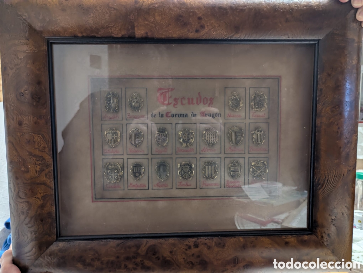 Otros objetos de arte: Cuadro con escudos de Arag&oacute;n, marco ra&iacute;z nogal - Foto 2