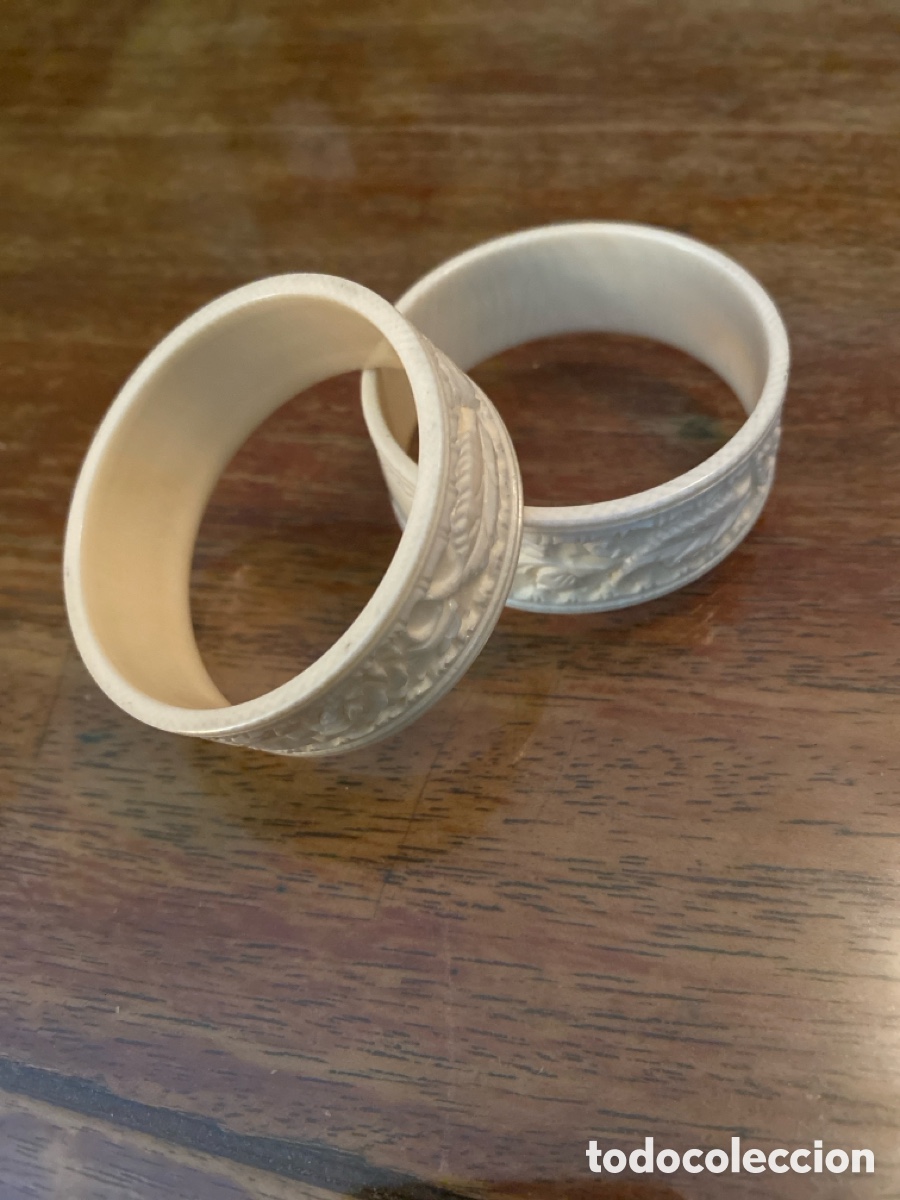 Otros objetos de arte: 2 servilleteros de marfil tallados - Foto 1