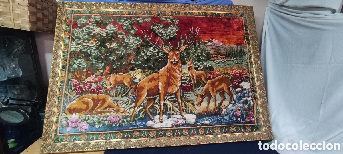 Otros objetos de arte: Antiguo tapiz ciervos - Foto 1