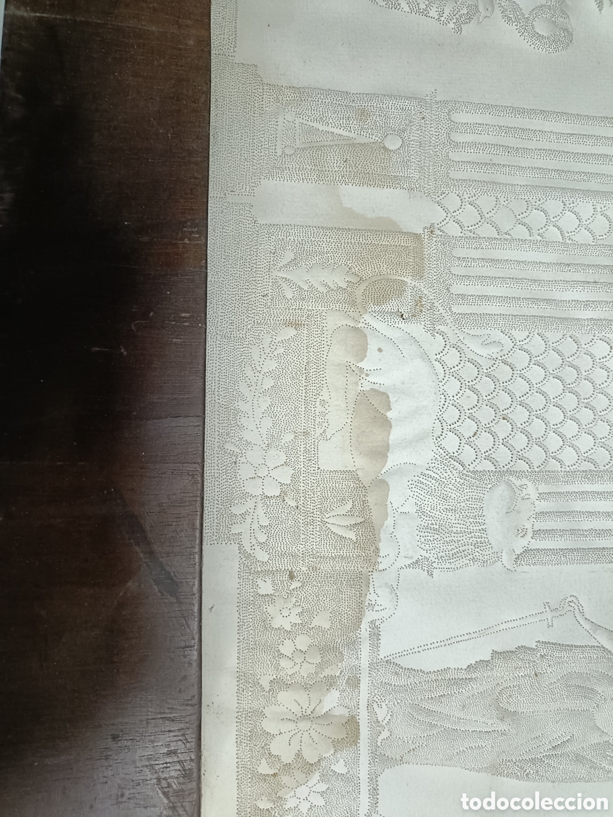 Otros objetos de arte: Papel punzonado antiguo en marco de madera - Foto 4