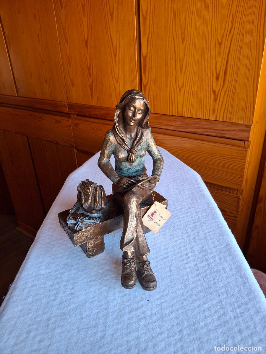 Otros objetos de arte: Figura mujer sentada - Foto 1