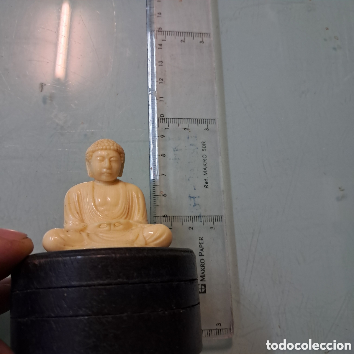 Otros objetos de arte: Buda tallado en marfil sobre peana de madera - Foto 3
