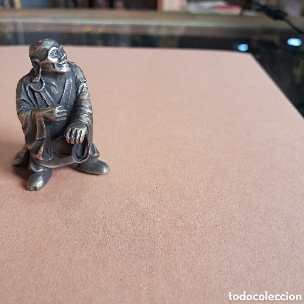 Otros objetos de arte: Miniatura de monje en metal - Foto 2