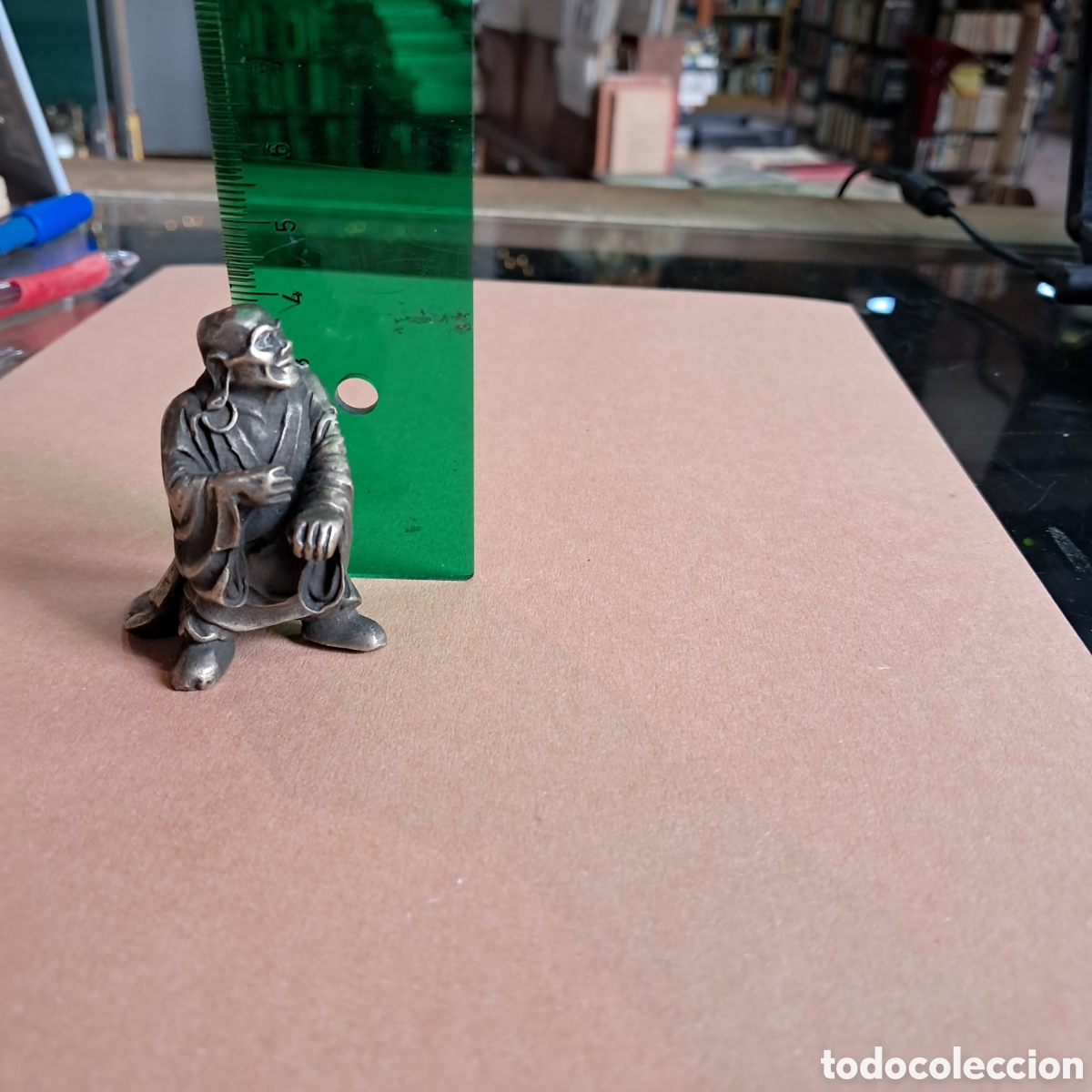 Otros objetos de arte: Miniatura de monje en metal - Foto 4