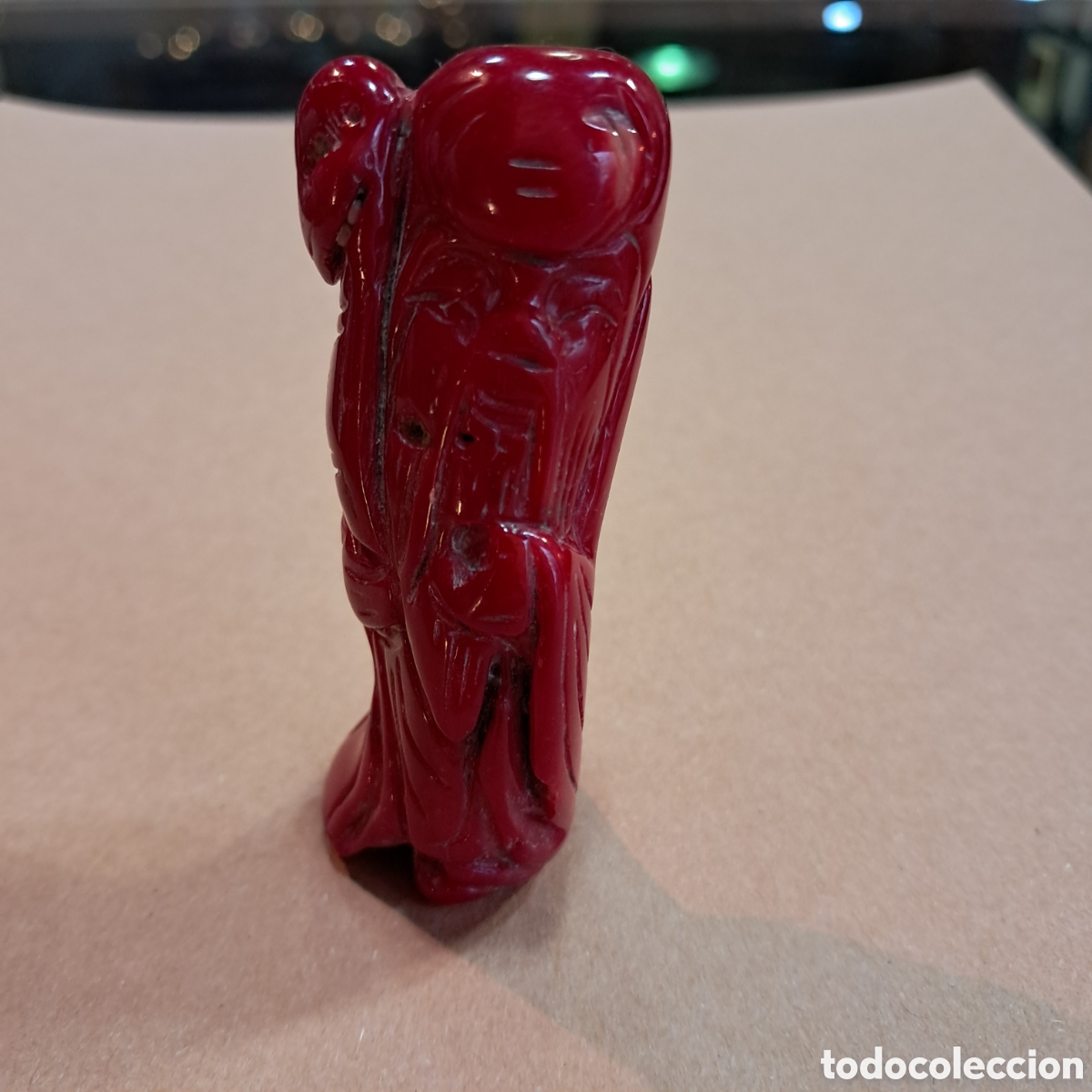 Otros objetos de arte: Monje tallado en coral rojo - Foto 1