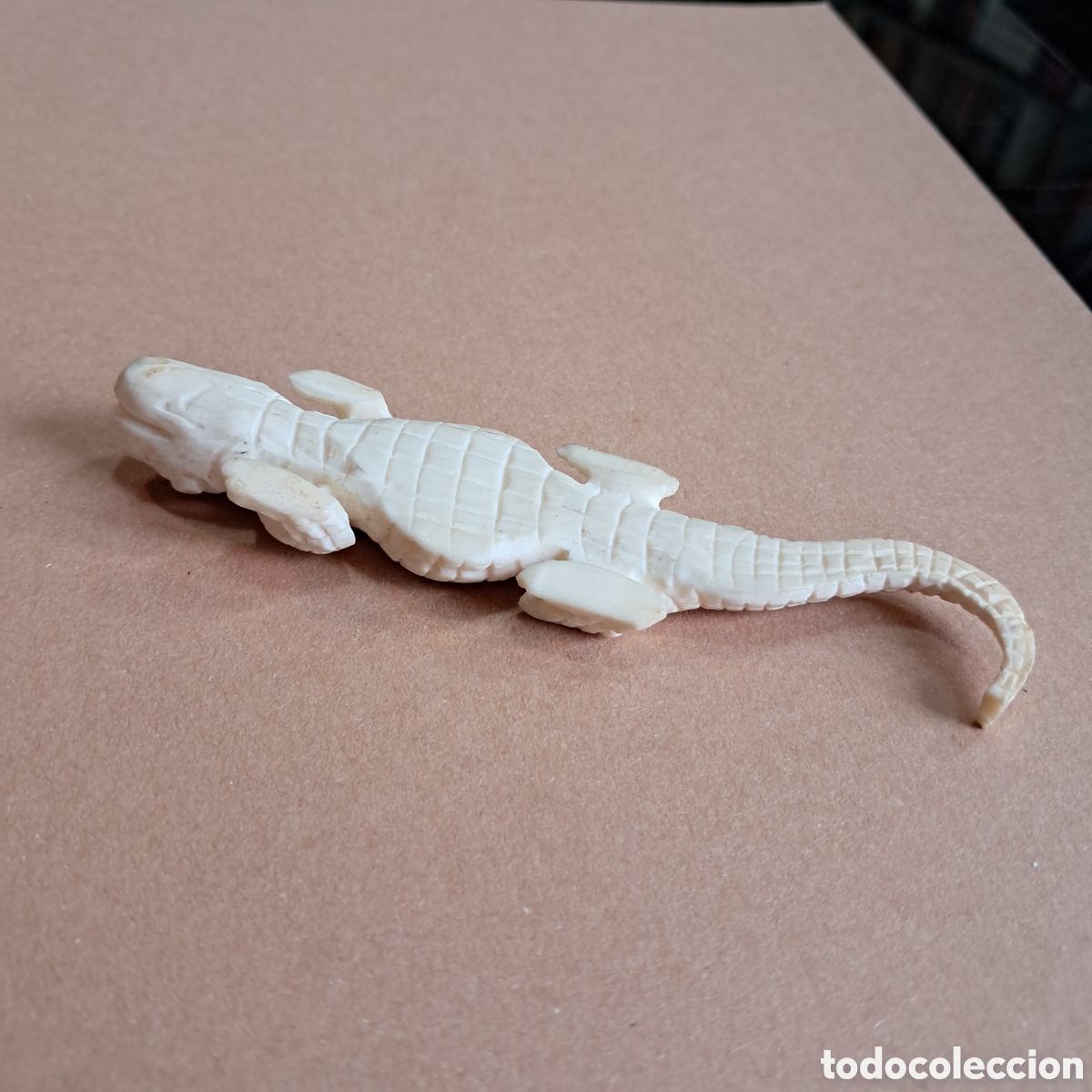 Otros objetos de arte: Cocodrilo tallado en marfil - Foto 2