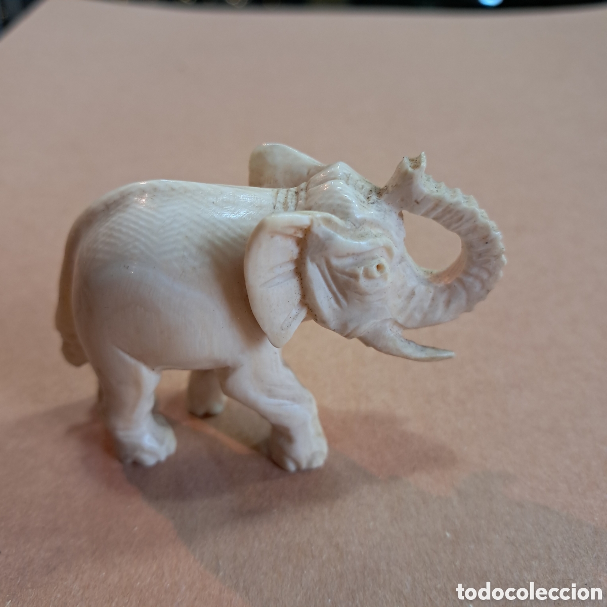 Otros objetos de arte: Elefante tallado en marfil - Foto 2