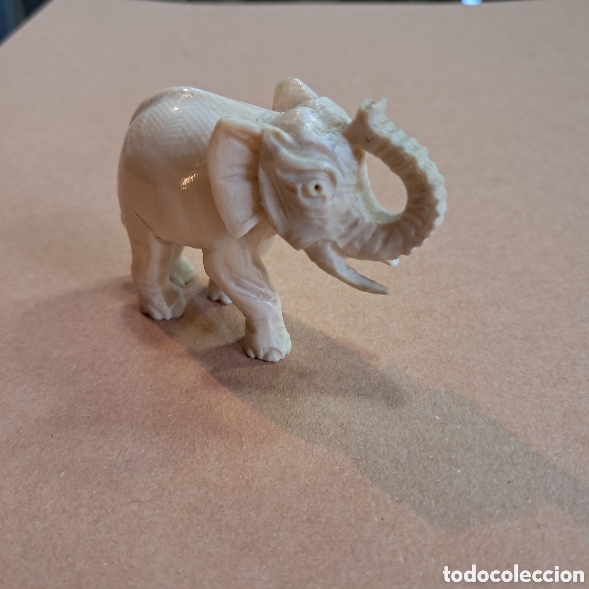 Otros objetos de arte: Elefante tallado en marfil - Foto 1