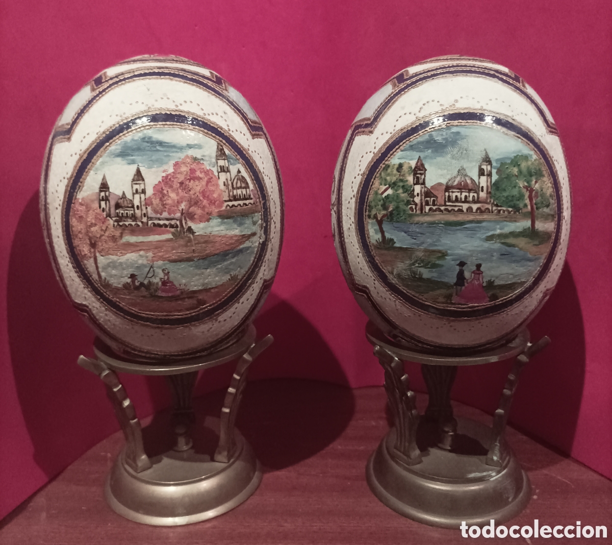 Andere Kunstgegenst&auml;nde: Pareja de antiguos huevos de avestruz pintados a mano